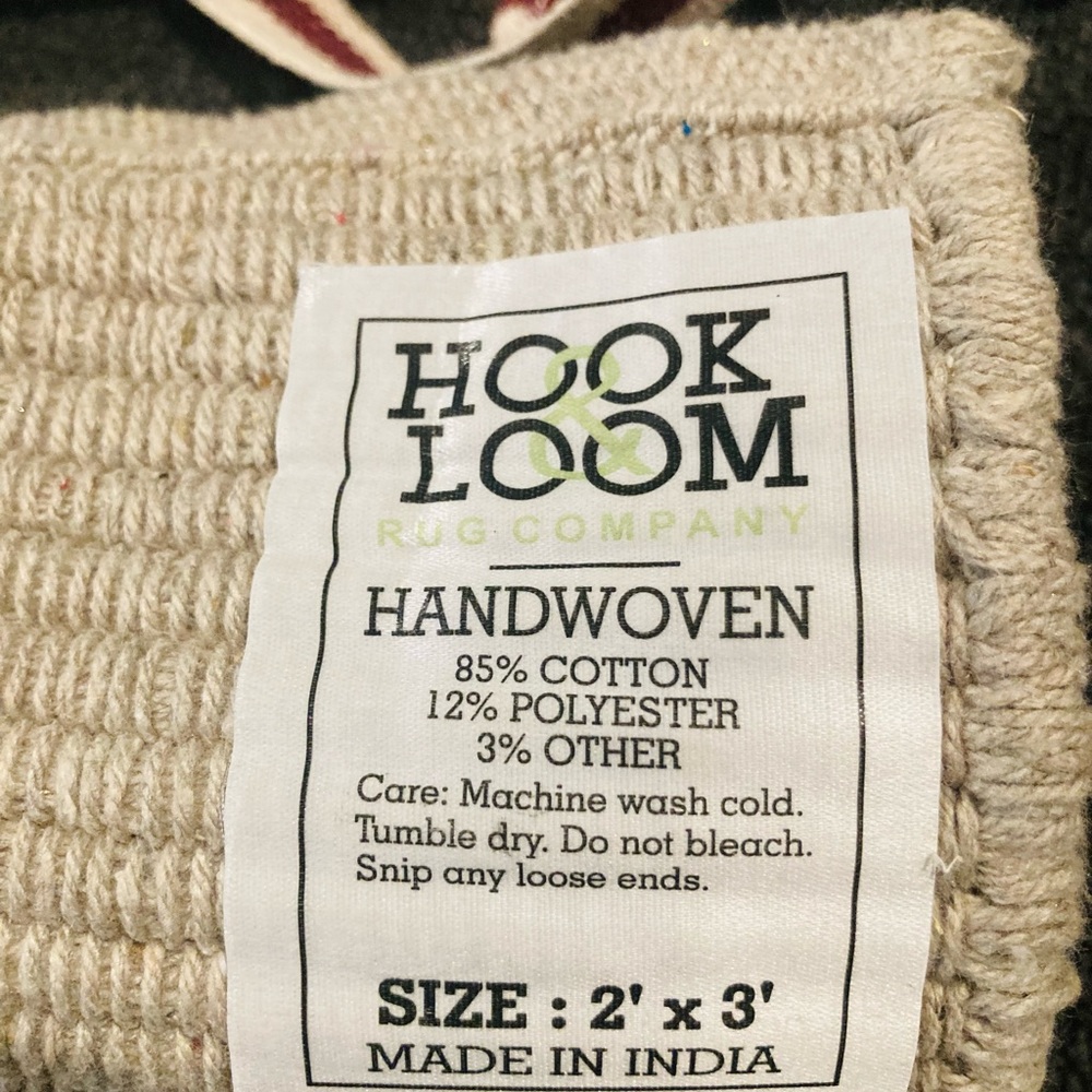 2 BRAND NEW RUGS - Picture 5 of 7